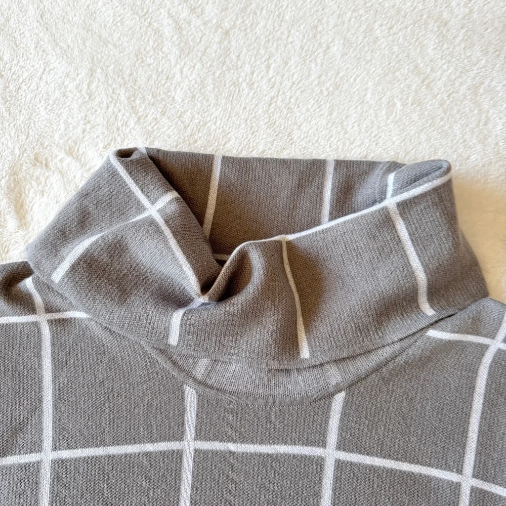 🎅 3/$15 SALE Calvin Klein Women's Gray Windowpane Cowl Neck Sweater - Medium - Picture 3 of 9
